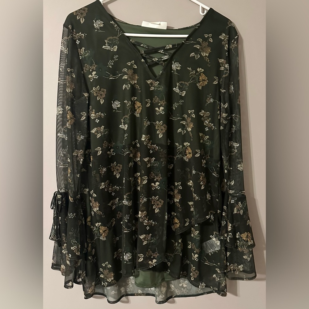 SKYE’S THE LIMIT size MEDIUM Green Tiered Ruffled Blouse.